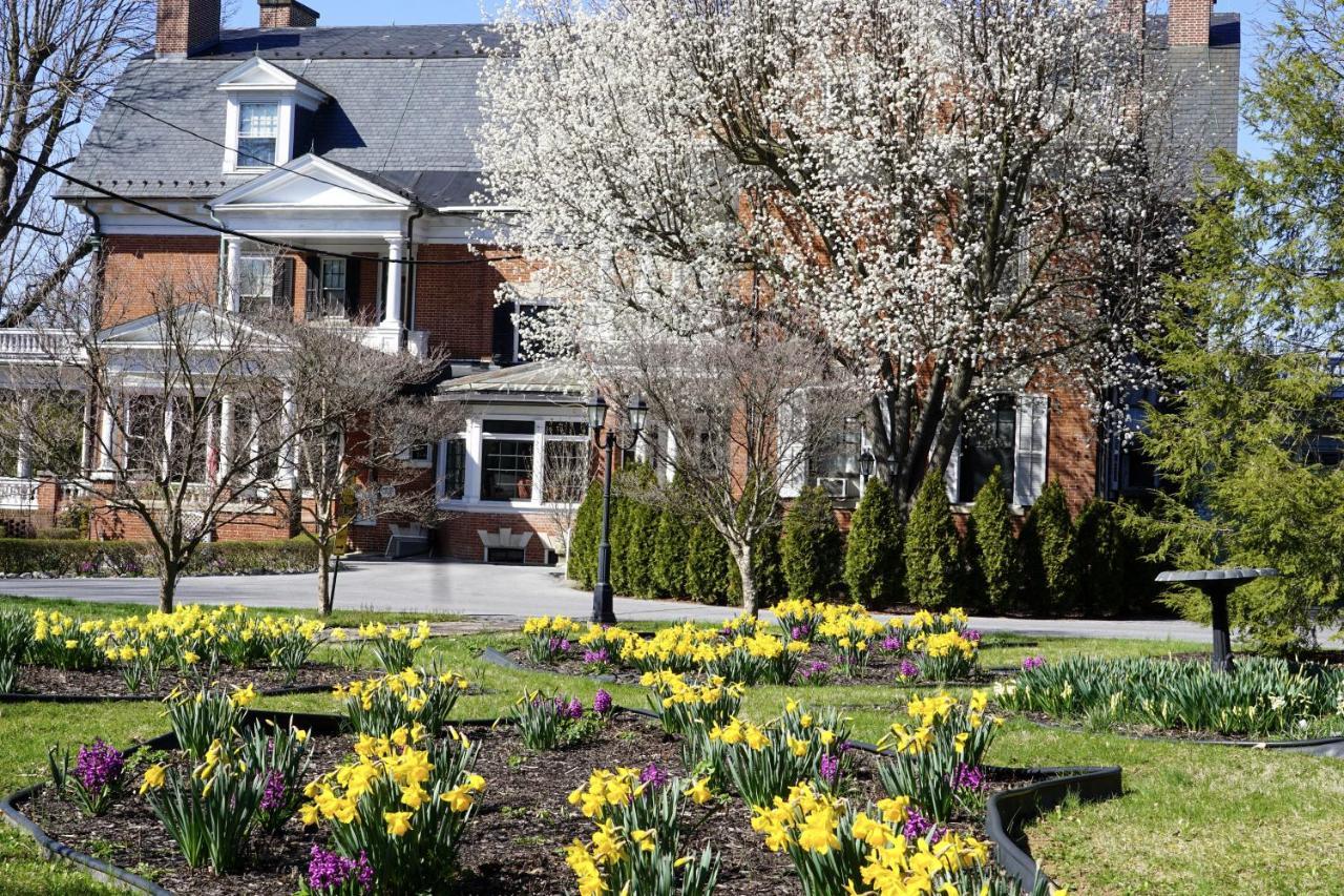 Mercersburg Inn Екстериор снимка