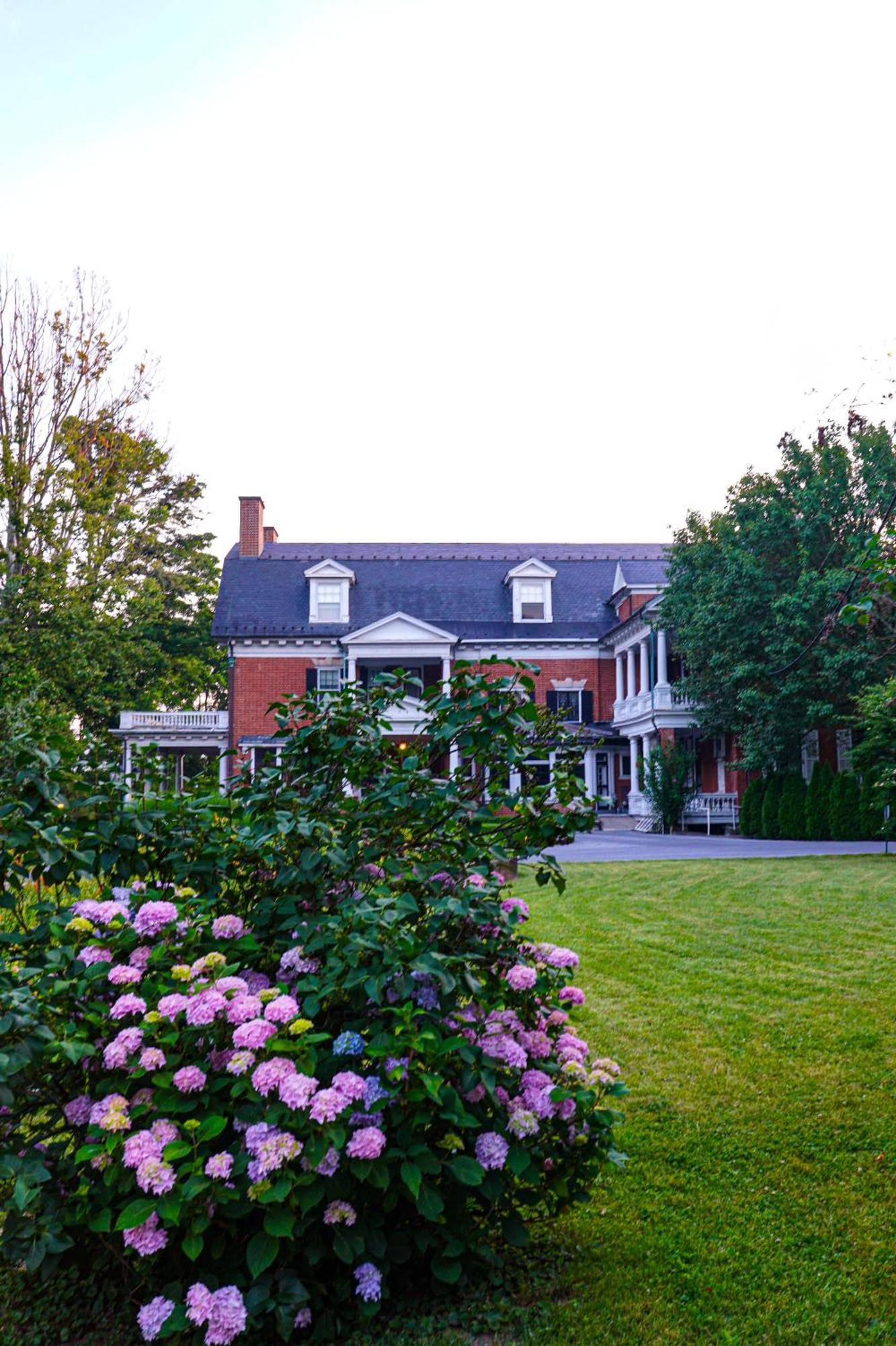 Mercersburg Inn Екстериор снимка