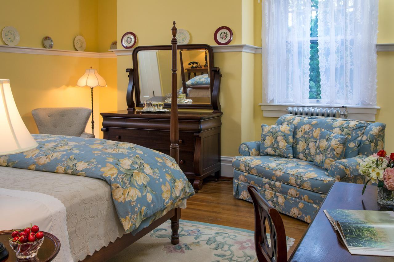 Mercersburg Inn Екстериор снимка